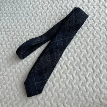 미사용 새상품 울 체크 무늬 넥타이 다크 블루