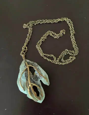 나뭇잎 펜던트 목걸이 조각