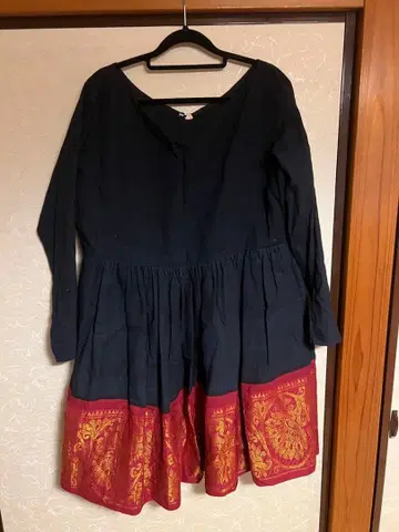 mogra 블랙과 빨간색 자수 미니 원피스 인도 사리 코튼