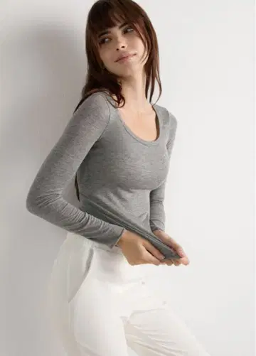 울트라 라이트 모달 & 캐시미어 스쿱넥 니트 인티미시미