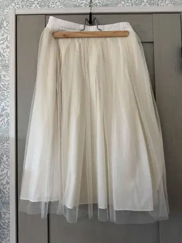 RAYBEAMS 아이보리 튤 플레어 스커트
