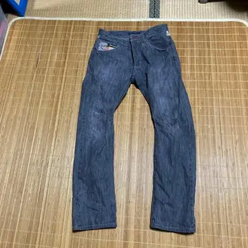 자수 장식 슬림핏 데님 팬츠 30인치