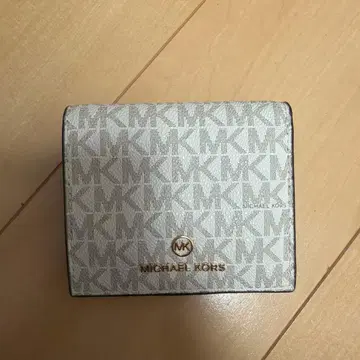 MICHAEL KORS 이단 접이식 지갑 화이트/브라운