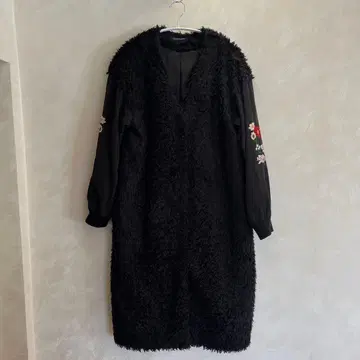 Pageboy 프리 사이즈 소매 자수 BLACK 모코모코 롱 코트