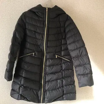 경량 블랙 후드 부착 롱 다운 자켓 COKETT