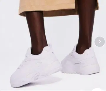 PUMA 플러스터드 스니커즈 24.0cm 화이트