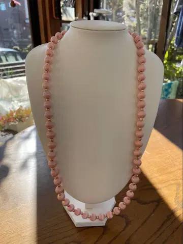 복숭아색 실크 구슬 목걸이