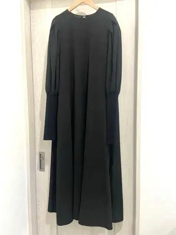 블랙 A 라인 긴팔 원피스