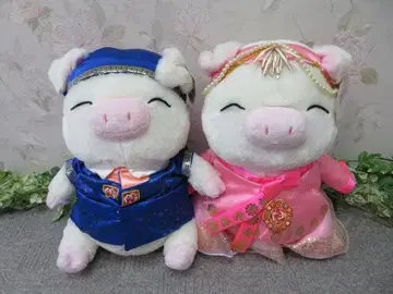 8FF2580 한복 착용 돼지 봉제 인형 2체 세트