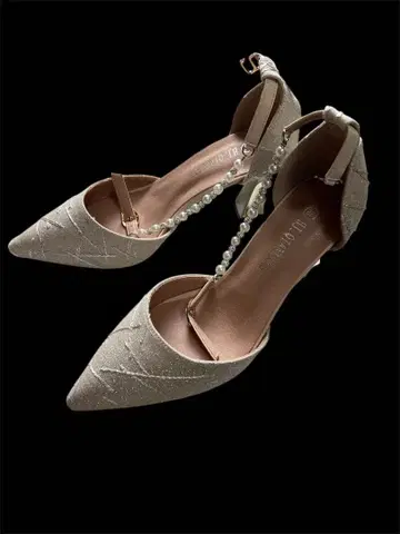 No. Queen 베이지 스틸레토 하이힐