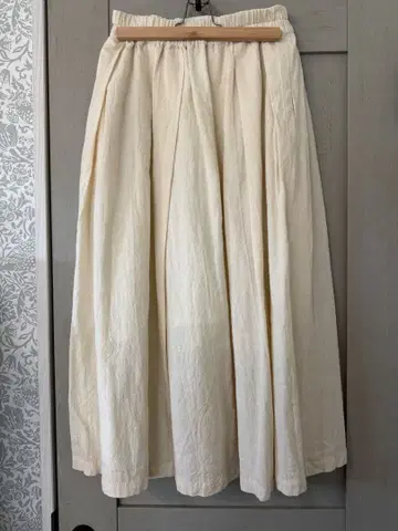 쿠보 씨까지 아이보리 플레어 스커트