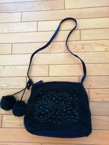 GAP 비즈 장식 블랙 니트 숄더백