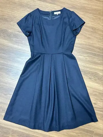 AUXCA 반팔 무릎 기장 원피스 사이즈 7