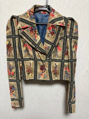 로이스크레용 꽃무늬 베이지 크롭 테일러드 자켓