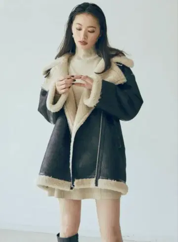 MURUA 루즈 페이크 무스탕