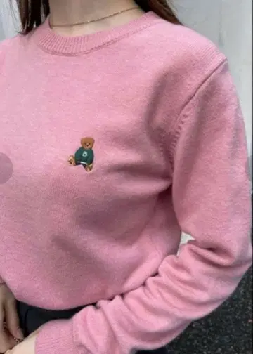 스나이델 콜라보 BEARPAW 자수 니트 풀오버 곰 핑크