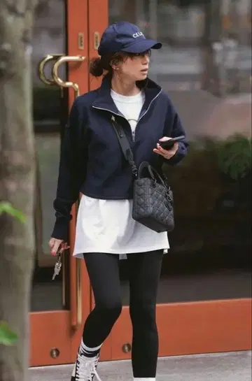 히가시하라 아키 FORME 하프 지퍼 맨투맨 네이비