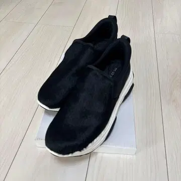 새상품 MOHI 스니커즈 250 통굽 송치 블랙 슬립온