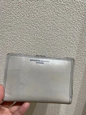 KATHARINE HAMNETT 이단 접이식 지갑