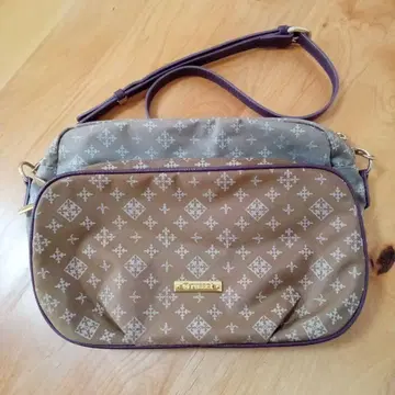 러셋 숄더 그레이 브라운