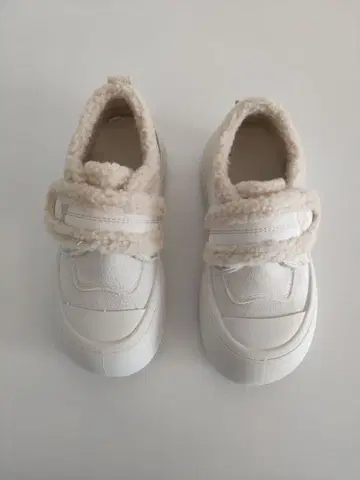 화이트 슬립온 부츠 합성 피혁 퍼