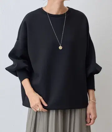 정가 1.8만 비어즐리 퍼프 슬리브 트레이닝복 종이상자 트레이닝복