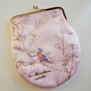 레 메르베이유즈 라뒤레 파우치