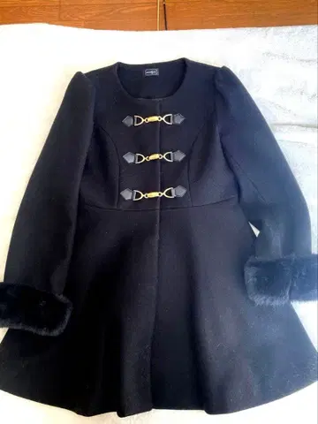 evelyn 비트 플레어 코트 블랙