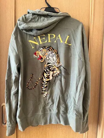 NEPAL 호랑이 자수 후드 부착 후드티