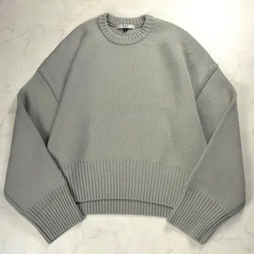 미사용급 SHE Tokyo Alma 니트 크루넥 라이트 그레이