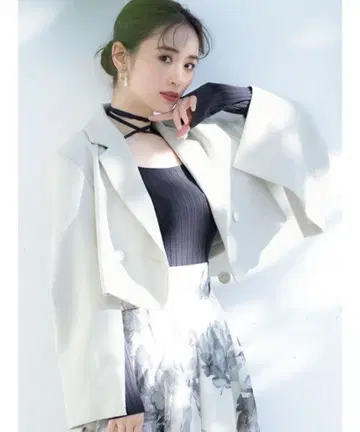 MERCURYDUO 베이지 크롭 더블 자켓