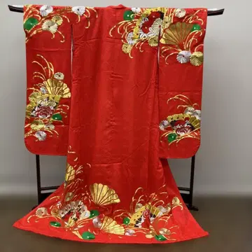 후리소데 빨간색 꽃과 부채 자수 결혼식 신부 의상 대여 의상