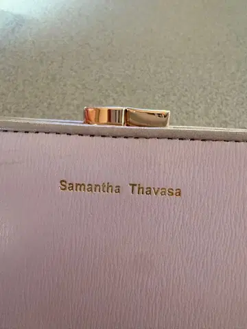Samantha Thavasa 심플 바이컬러 금속 장식 접이식 지갑