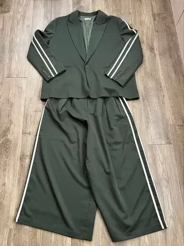 올리브 그린 스트라이프 셋업