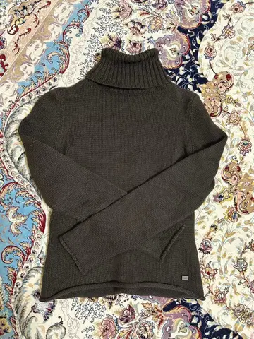 FOXEY NEW YORK 다크 브라운 터틀넥 니트