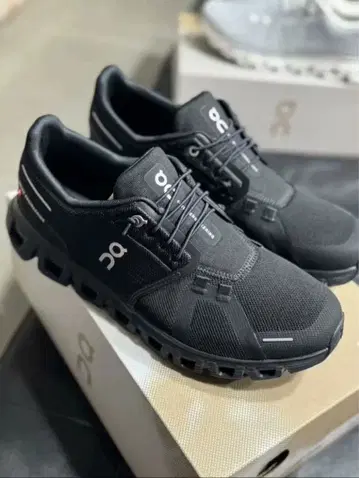 [아내의 정리품]on cloud 5 블랙 스니커즈 24cm