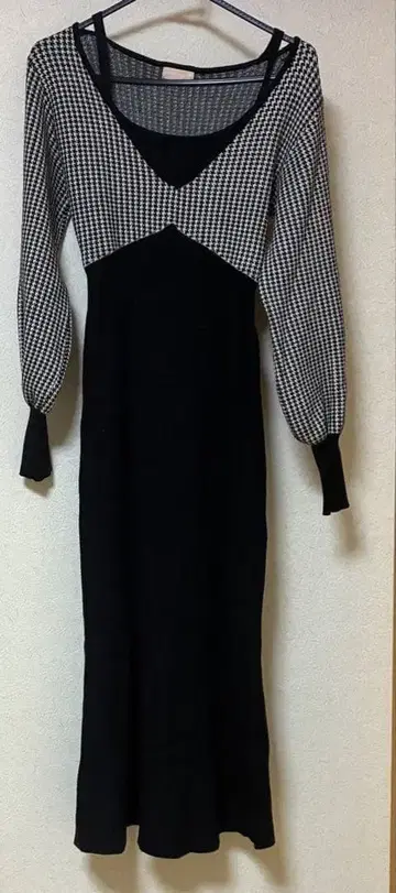 RESEXXY 하운드 투스 니트 원피스 블랙