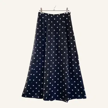 Noble 노블 스커트 블랙 도트 기모 새틴 플레어 일본제