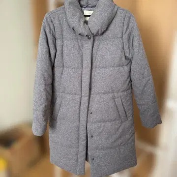 그레이 후드 부착 다운 자켓