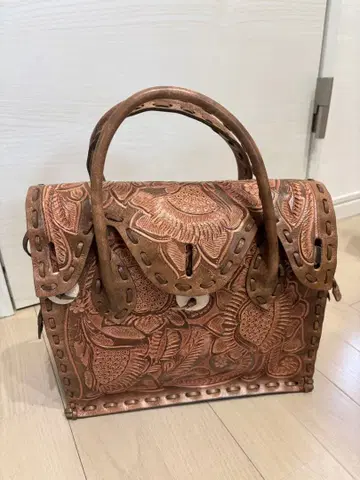 카빙 트라이브스 핸드백 카키