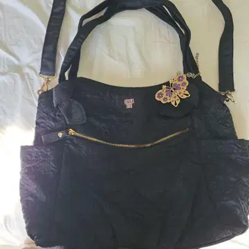 가격 인하했습니다 ANNA SUI 나비 장식 블랙 숄더백