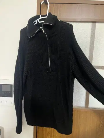 블랙 니트 스웨터 하이넥