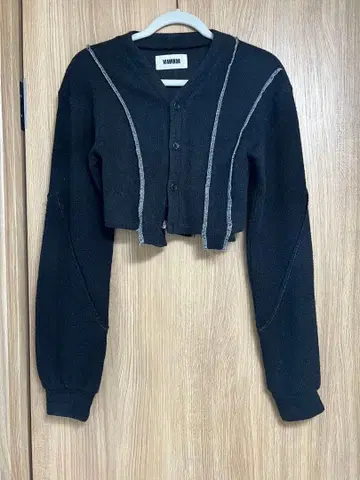 VIAVANDA 크롭 가디건 블랙