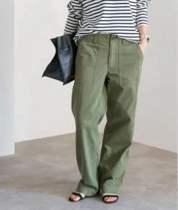 spick&span 스픽&스팬 루즈 베이커 팬츠 카키 38