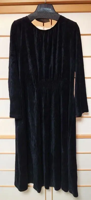 [ 새상품 ] 로즈 티아라 블랙 원피스