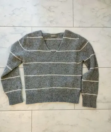 [ 새상품급 ] MARGARET HOWELL V넥 울 니트