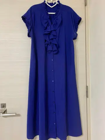 프릴 달린 블루 원피스