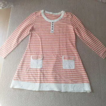 오렌지와 화이트 스트라이프 긴팔 원피스