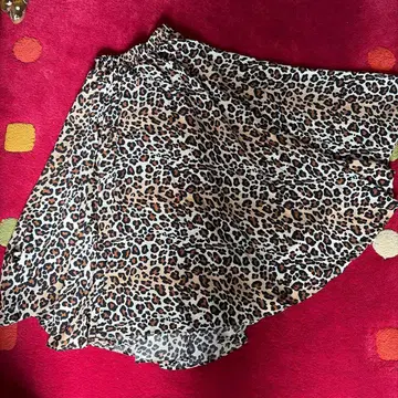 새상품급 메이린쥬 레오파드 무늬 플레어 스커트