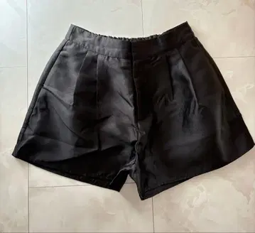 슬림 레그로 보이는 어른을 위한 숏팬츠 [ 새틴 BIG 리본 숏팬츠